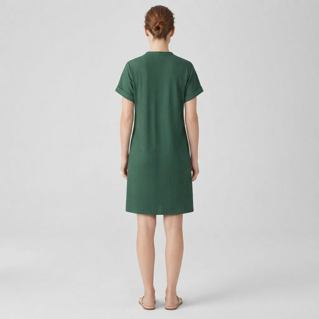 Damenkleid mit V-Ausschnitt und Knopfverschluss